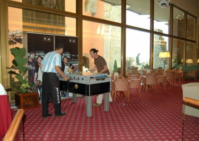 Csocsó asztal a vendégek szórakoztatására a Foci VB idejére - Hilton Hotel - Budapest