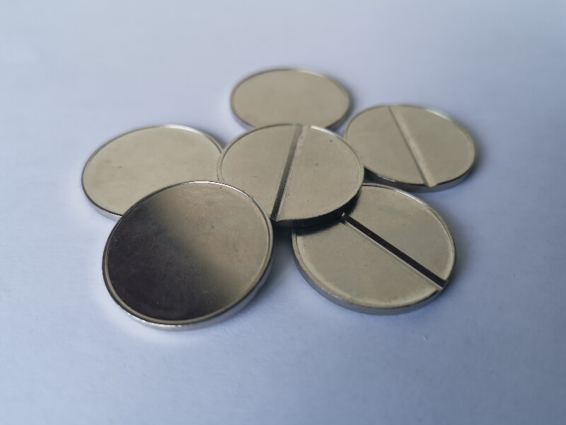 Zseton 27, megegyezik az 50 Ft átmérőjével Zseton 27, megegyezik az 50 Ft átmérőjével